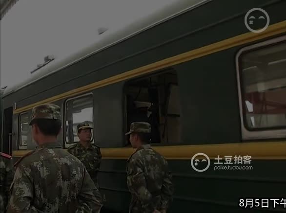 实拍铁路转运首批16名地震伤员 “救001”次列车昭通开出