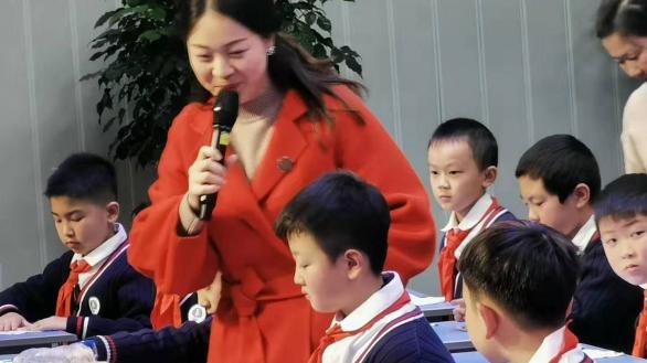 湖北宜昌：实验小学迎新年开展“书香浸童年，时代育少年”活动